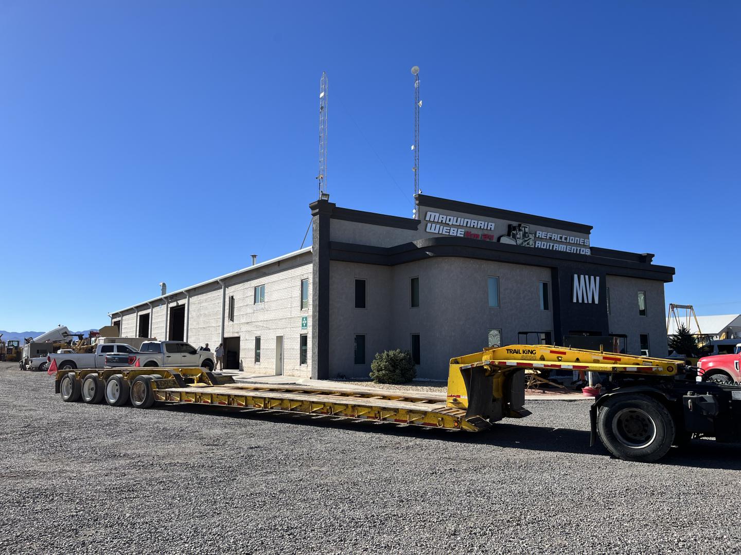 ./imagenes/INVOICE/2019/17451/LOWBOY TRAIL KING TK120HDG (1).JPG